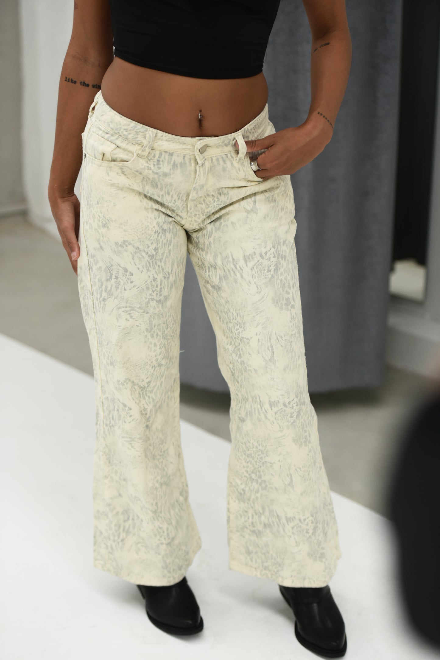 JEAN NEVERLAND/ MEDIO