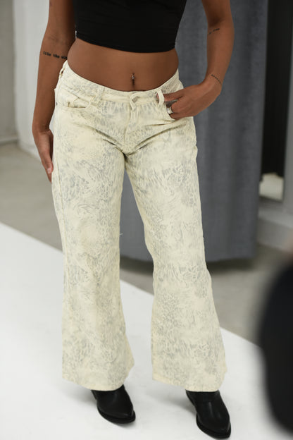 JEAN NEVERLAND/ MEDIO